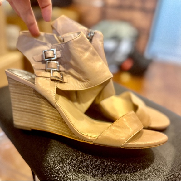 Vince Camuto Tan Leather Wedge Sandals Sz 9.5 - Picture 4 of 8